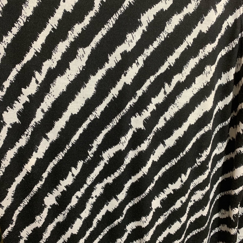 Medium LuLaRoe Joy - Black and White Zebra - Picture 4 of 4